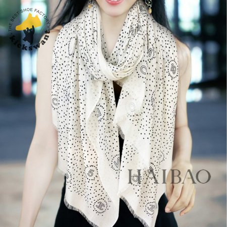 Chanel Cashmere Ecru & Black