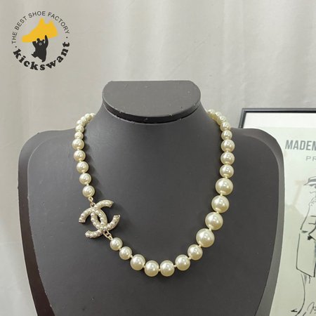 Chanel Glass Pearls CC Necklace Gold/Pearly White