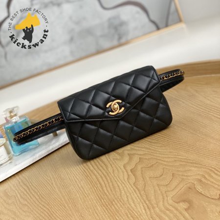 Chanel Pre-Owned Leather Hip Clutch Bag