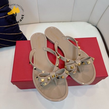 Valentino Rubber Rockstud Thong Poudre 36-40